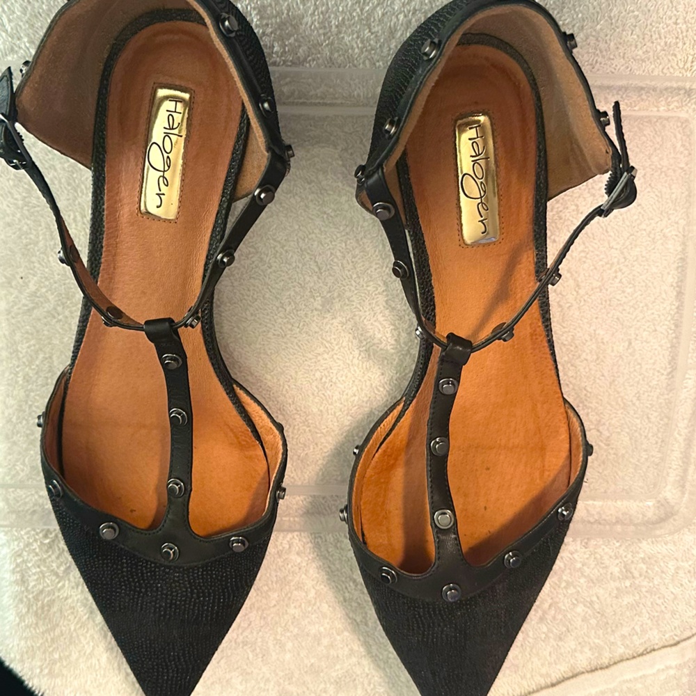 Halogen black flats 9W